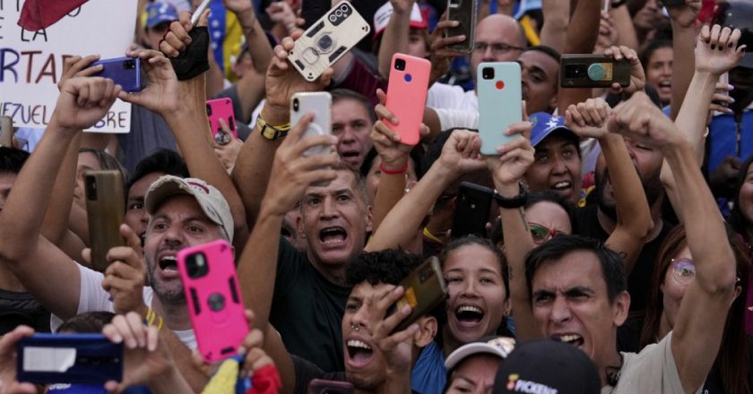 Video.  Venezuela’da cumhurbaşkanı adayları seçim kampanyalarını tamamladı