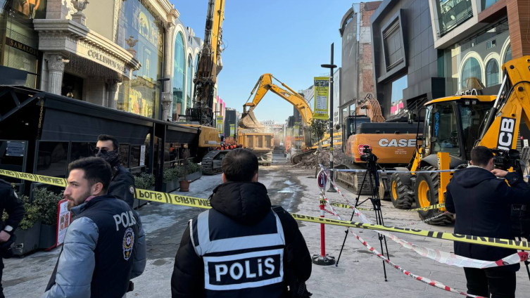 Güngören'de çöken binaya soruşturma: 2 şüpheli tutuklandı