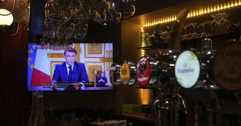 Fransa'da yeni hükümet kurmaya çalışın: Macron parti liderleriyle görüşecek