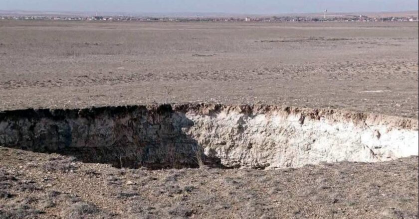 Konya'da 13 metre derinliğinde, 15 metre çapında bir düden oluştu.