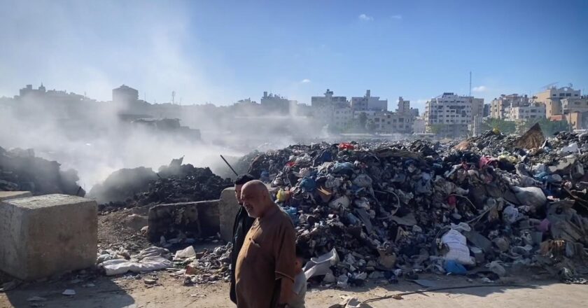 Gazze Belediyesi: Sokaklarda 175 bin ton katı atık çünkü çöp sahasına ulaşmak mümkün değildi