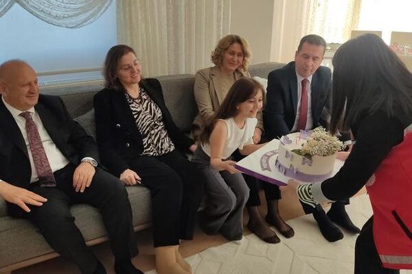 Diyarbakır’da şehit edilen küçük subay Nejdet Aydoğdu, kızı için bir doğum günü sürprizi