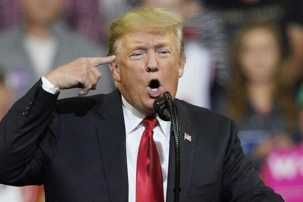 Donald Trump, “Katar” sorusu soran NBC News muhabirine sinirlendi: “Sen berbat bir muhabirsin! Yeterince zeki de değilsin”