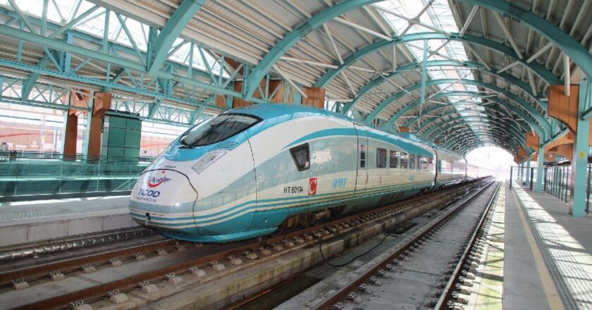 Demir yolu atılımları hız kesmiyor