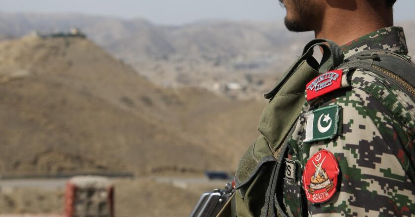 Pakistan’daki çatışmada 3 güvenlik gücü öldü