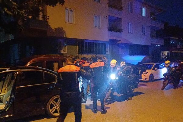 Çorum’da silahlı kavga: 1’i polis, 2 kişi yaralandı