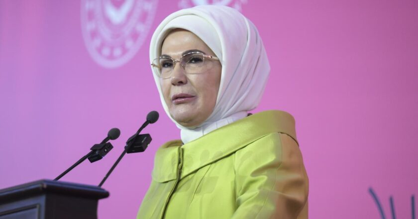Emine Erdoğan’dan karne alacak öğrencilere tebrik