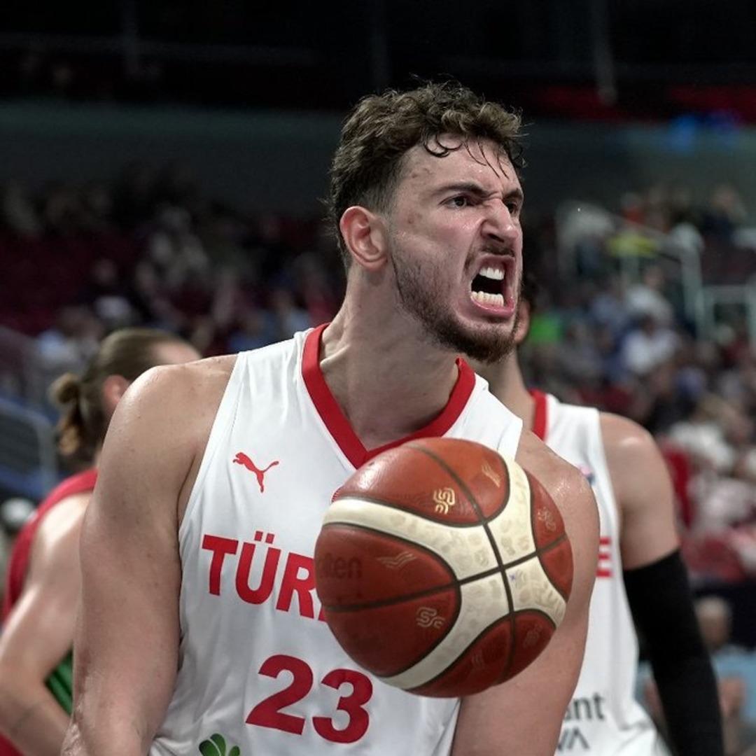 2025 ulusal erkek erkek erkek basketbol takımı son 16 turda İsveç'i aştı ve adını mahalleye yazdı -Final! 2
