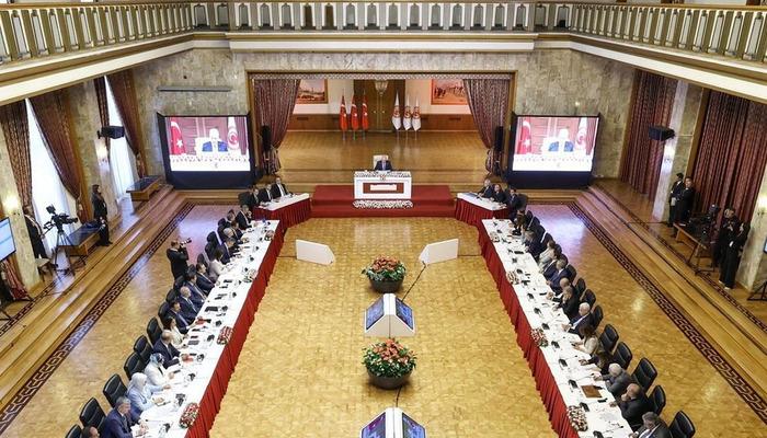 Komisyonda gergin anlar! Mehmet Bekir Şimşek’in sözleri ortalığı karıştırdı… DEM Partililer toplantıyı terk etti: “Siz kandan besleniyorsunuz”