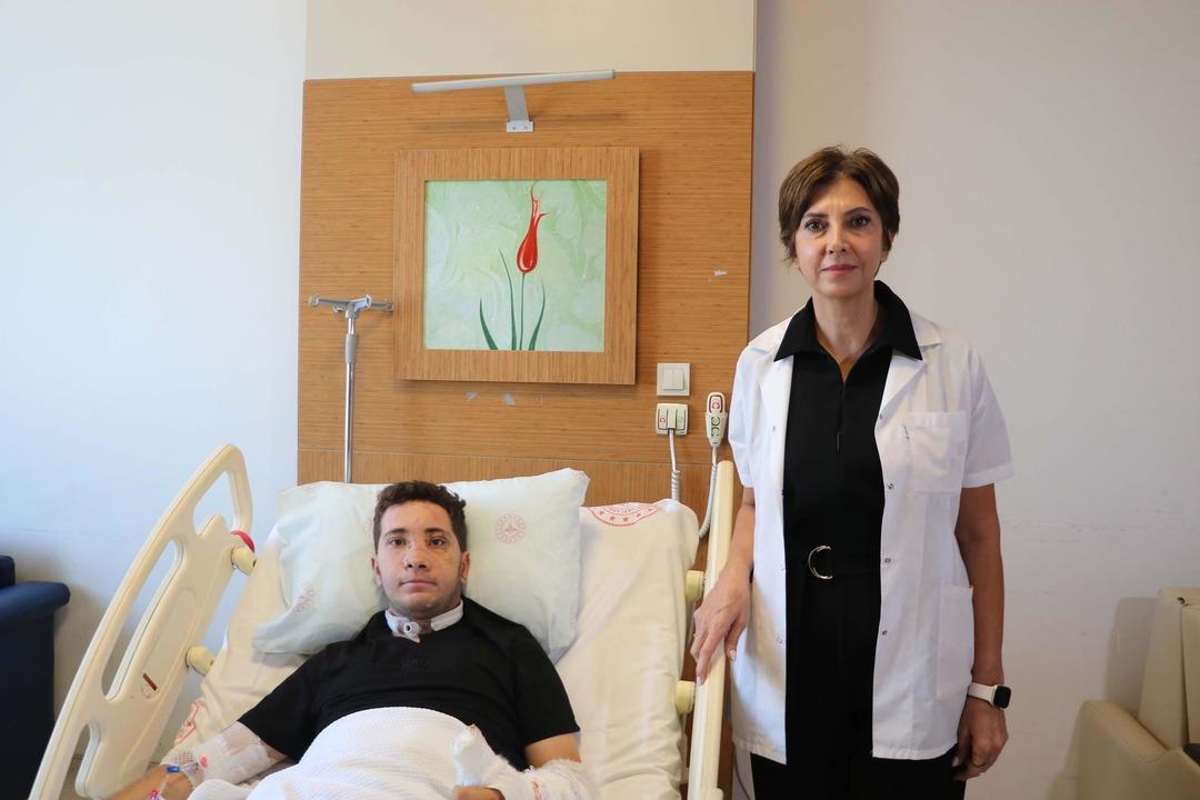 Izmir'de Mucize Kurtuluş ... %90 ölüm riski vardı: Kazada genç burun, hayata geçen genç adam 4 yapıldı 4