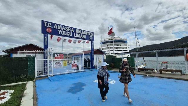 Rus turist taşıyan dev gemiye yoğun bakım yapıldı
