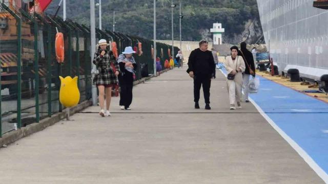 Rus turist taşıyan dev gemiye yoğun bakım yapıldı