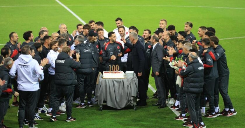 Hakan Çalhanoğlu’na ‘dalya’ sürprizi – Son Dakika Futbol Haberi